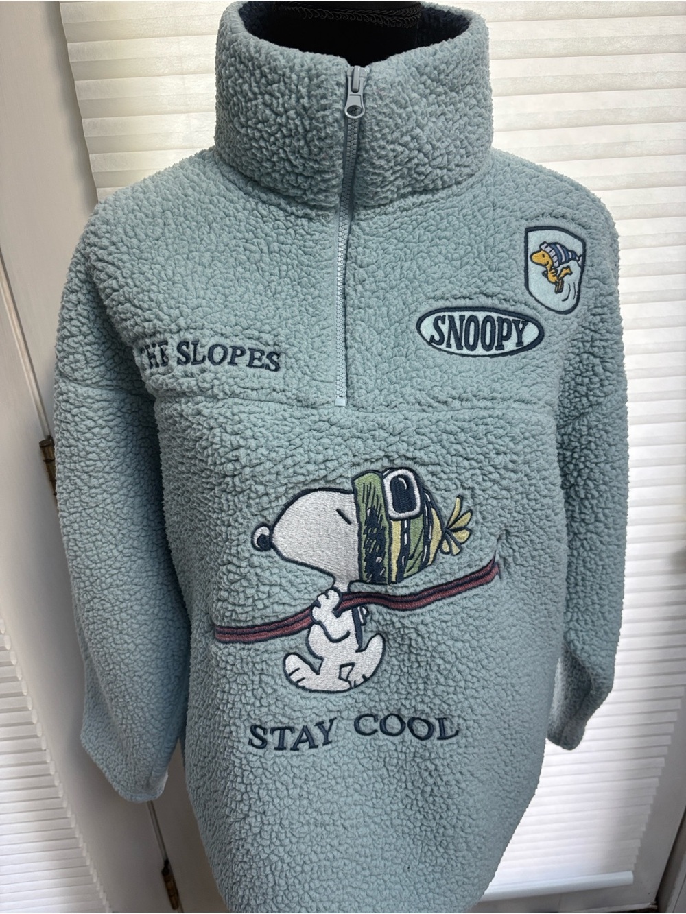 Peanuts Light Blue Snoopy 'Stay Cool' Sherpa Pullover 1/4 Zip XL Hit the Slopes
